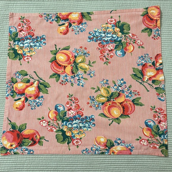 April Cornell Cloth Napkins (4) - Picture 4 of 7